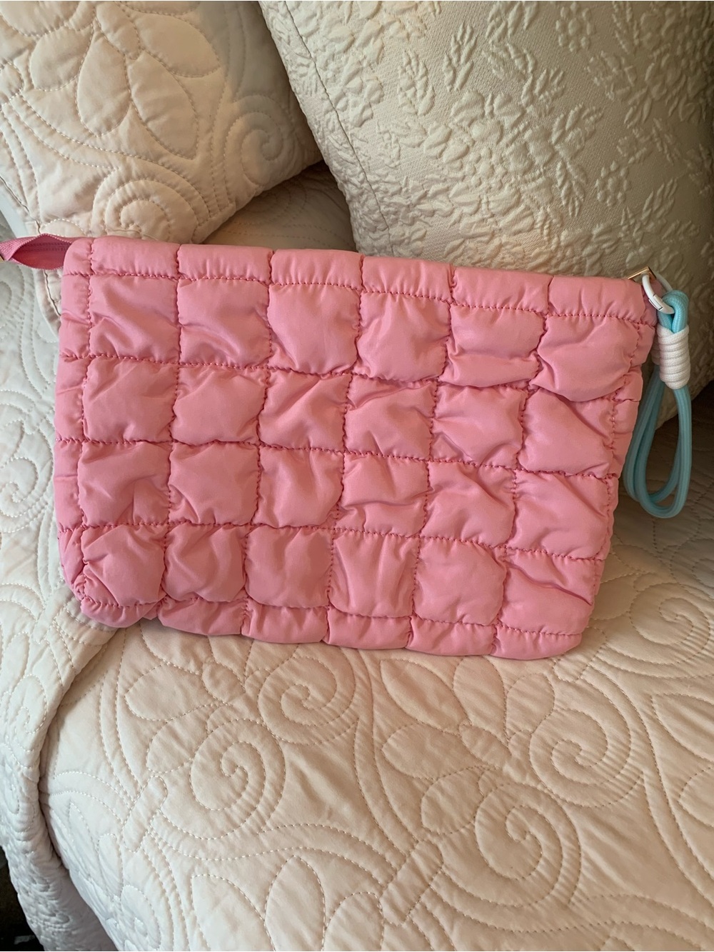 NWOT-DOBS -SUCHES PINK PUFFER QUILTED MAKEUP BAG